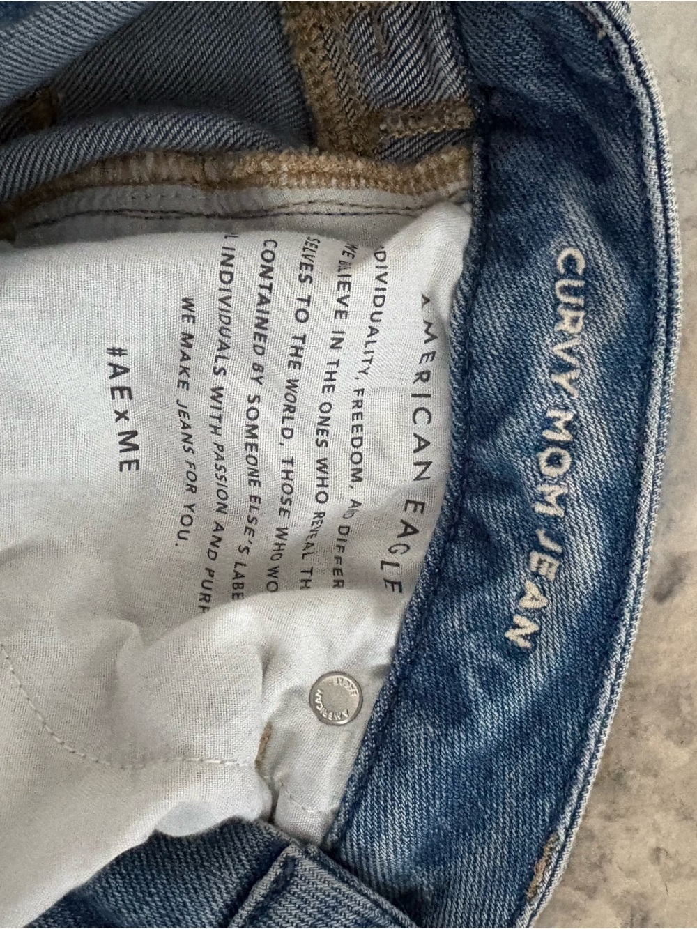 American Eagle Outfitters Curvy Mom Jeans - Picture 5 of 6